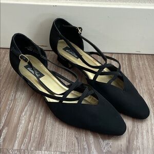 ellemenno Vintage 90’s Black Criss-cross Pointed toe Strappy 1” low heel pumps